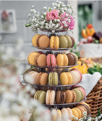 Achetez des macarons en ligne et créez votre collection personnalisée. Un cadeau parfait pour vous et vous proches. Livraison gratuite à partir de 2 boîtes.